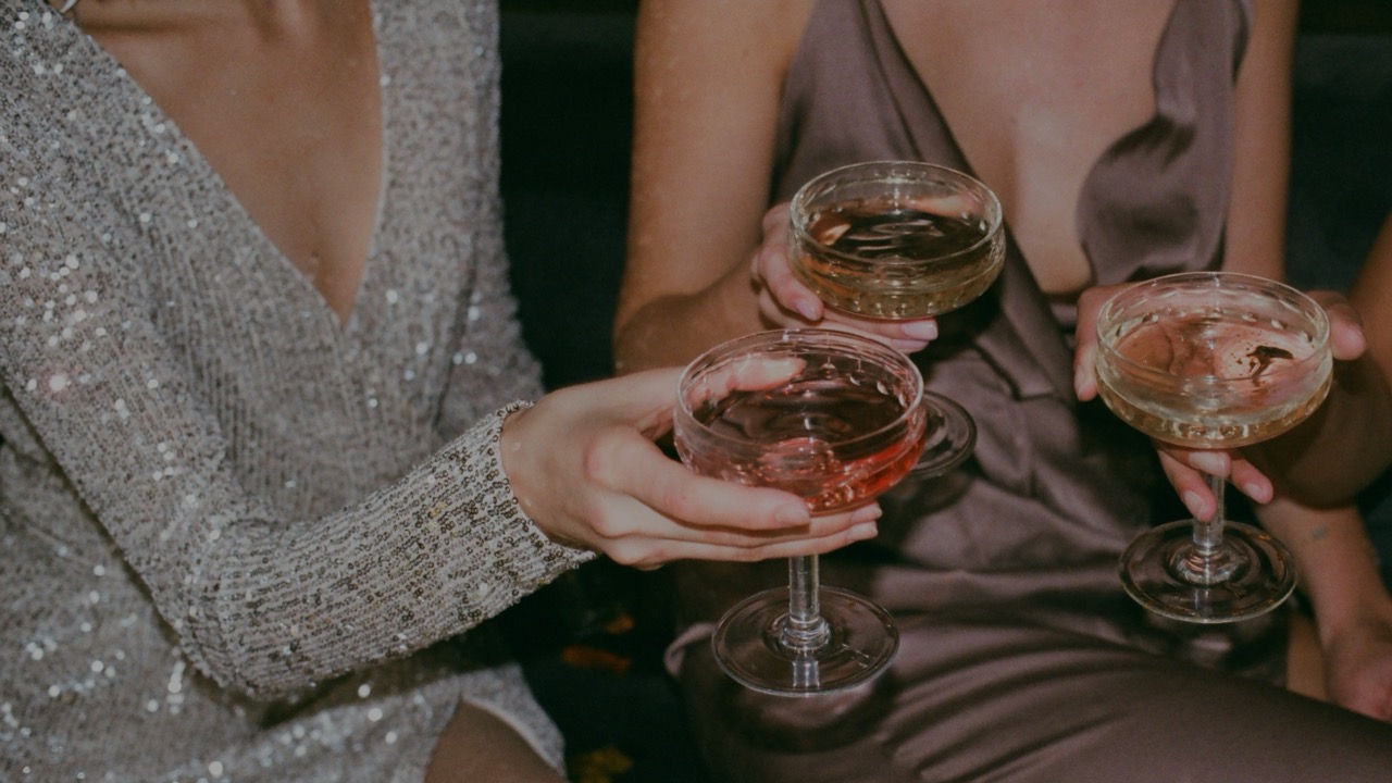 Women cheersing champagne